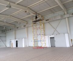 Уборка спортзалов и фитнес-центров в Краснодаре - 29 Очистка потолочных конструкций