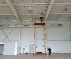 Уборка спортзалов и фитнес-центров в Краснодаре - 27 Уборка потолочных конструкций