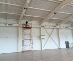 Уборка спортзалов и фитнес-центров в Краснодаре - 51 Очистка потолочных конструкций спортзала