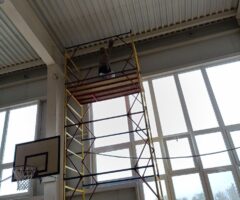 Уборка спортзалов и фитнес-центров в Краснодаре - 47 Высотная очистка потолочных конструкций
