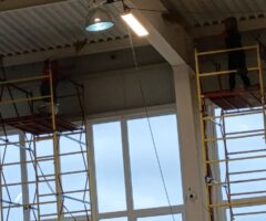Уборка спортзалов и фитнес-центров в Краснодаре - 48 Послестроительная уборка потолочных конструкций