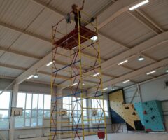 Уборка спортзалов и фитнес-центров в Краснодаре - 43 Очистка потолочных конструкций