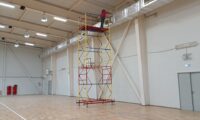 Уборка школ и дошкольных учреждений в Краснодаре - 34 Уборка высоких потолков спортзала