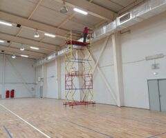 Уборка спортзалов и фитнес-центров в Краснодаре - 40 Уборка высоких потолков спортзала